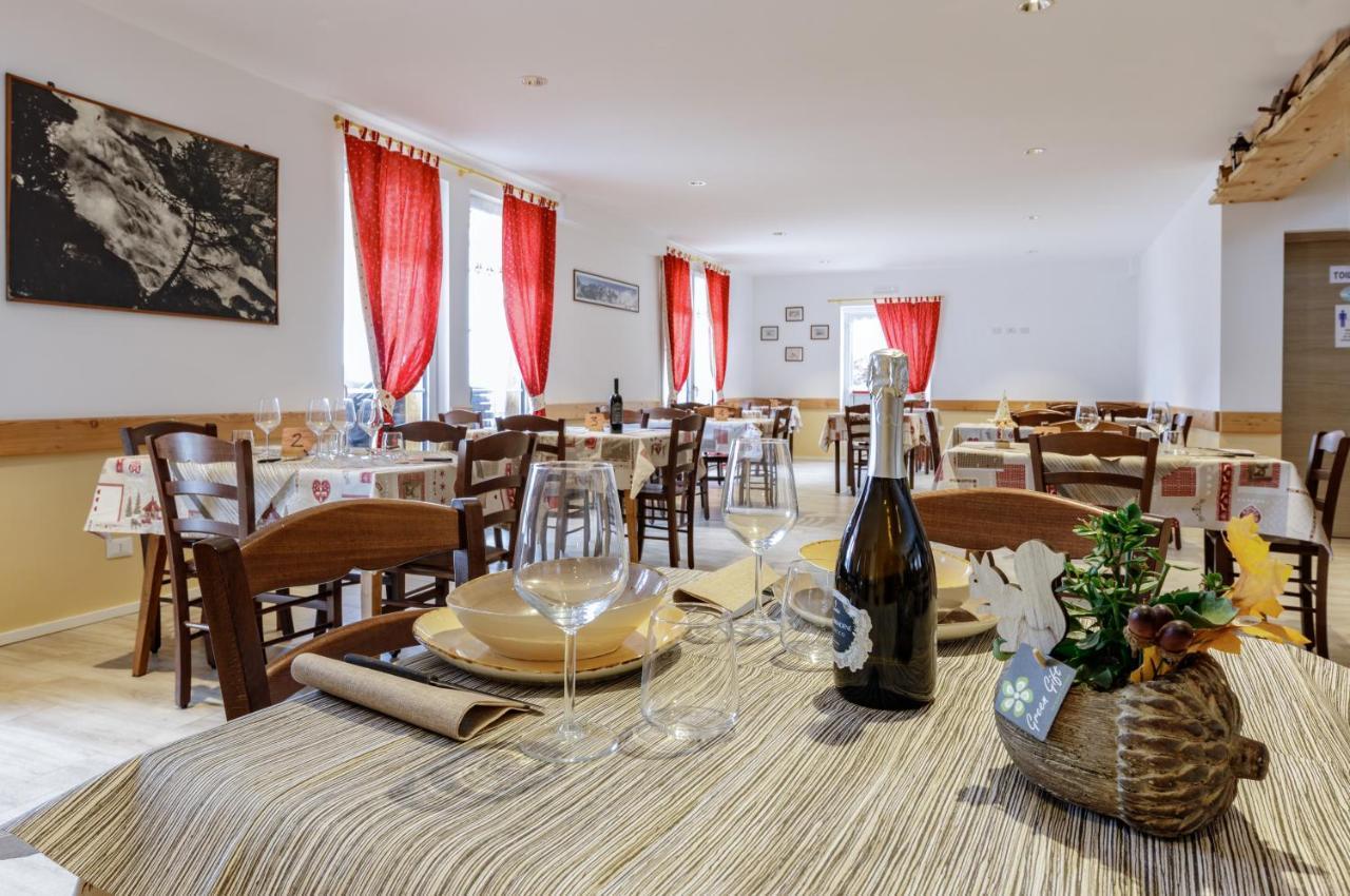 Albergo Ristorante Le Alpi La Frua エクステリア 写真